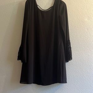 Medium long sleeve flow black dress
